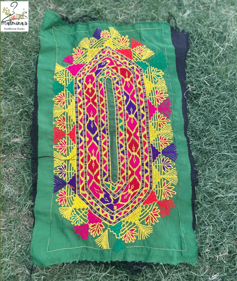 🧵 Embroidered Pocket