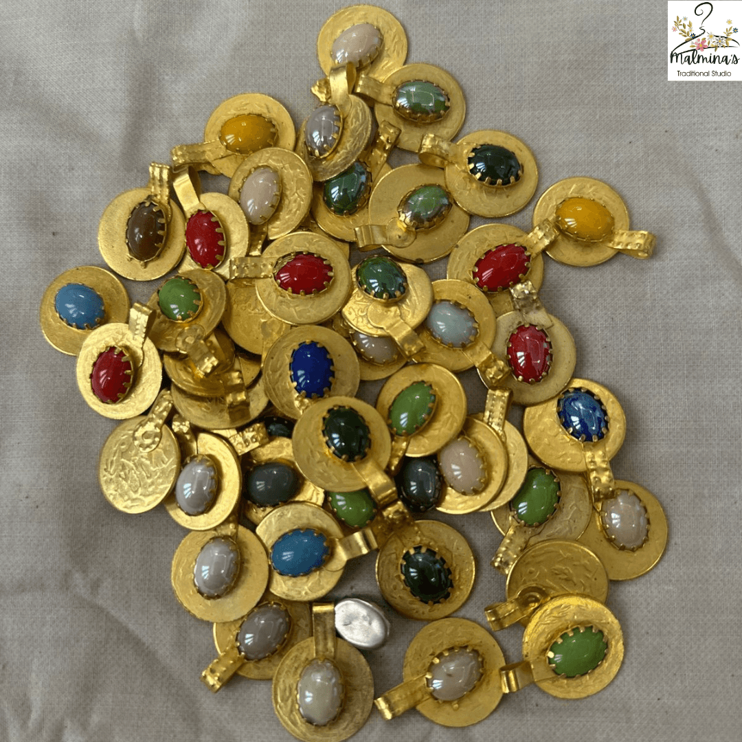 Golden metal coin 100 pieces 